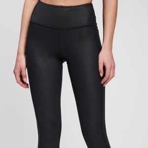 GAP FIT Black Snakeskin Eclipse Brushed Full Length Active Leggings Size ~ L